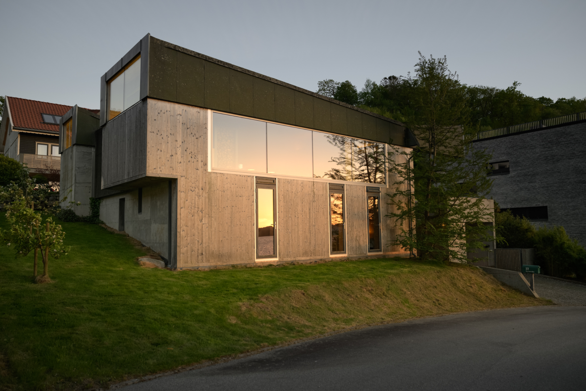 Kveld Fasade 01